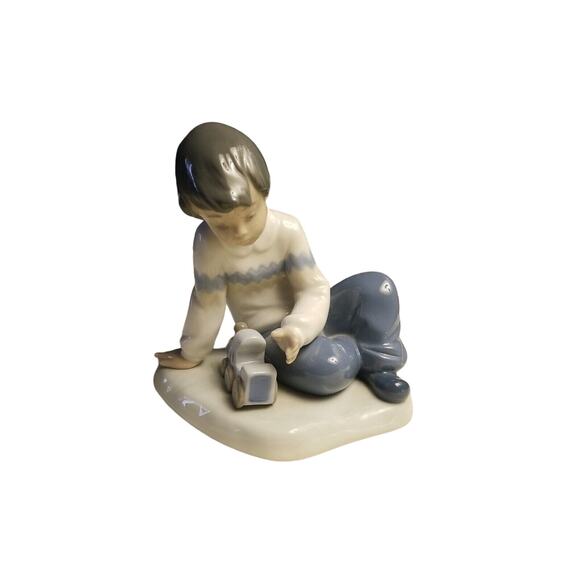 Nao Hand made in Spain by Lladro Figurine"Boy & Train" Daisa 1987 Porcelain